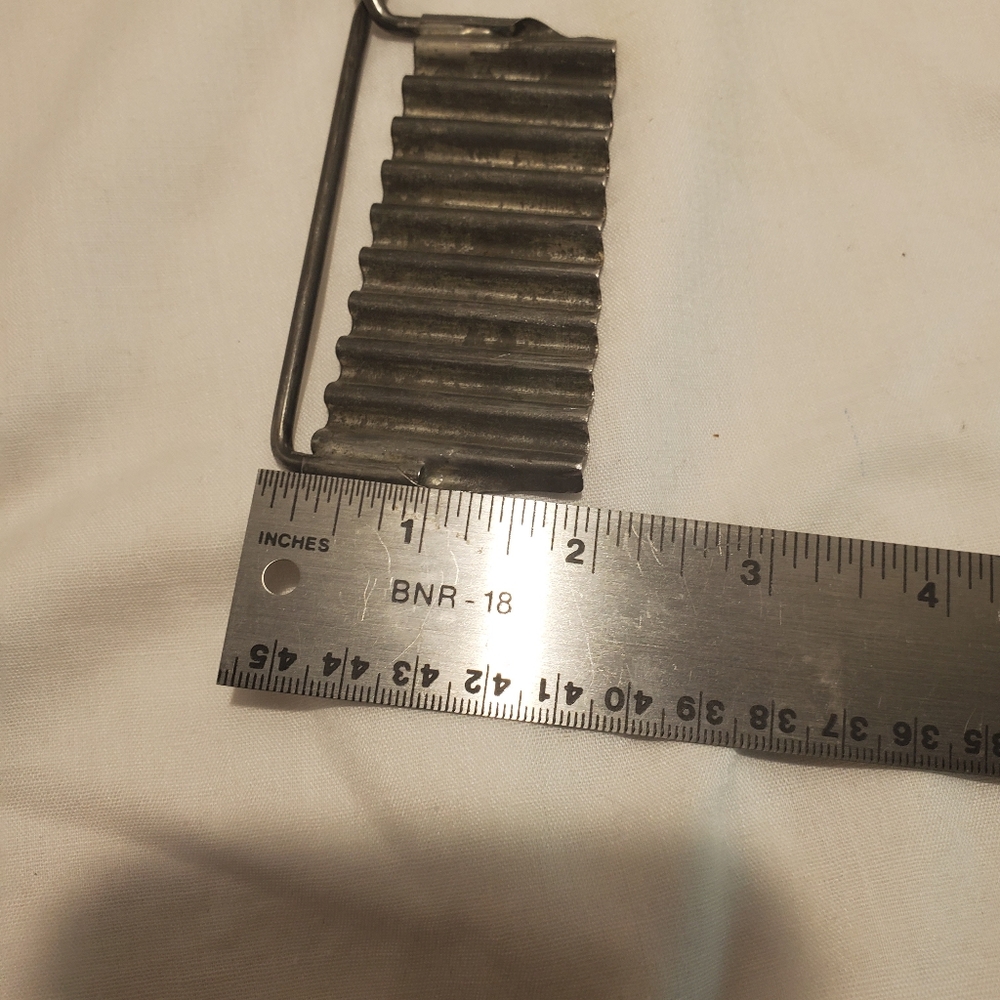 Vtg Lot of Kitchen Tools Garnisher Dough Roller 2 3 Tine Forks Set Measure Cups - Picture 11 of 13